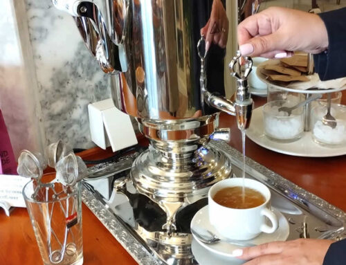 Kostenloser Tee für einen Moment der Entspannung