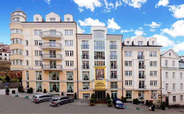 Außenansicht des Hotels KARLSBAD GRANDE MADONNA in Karlsbad