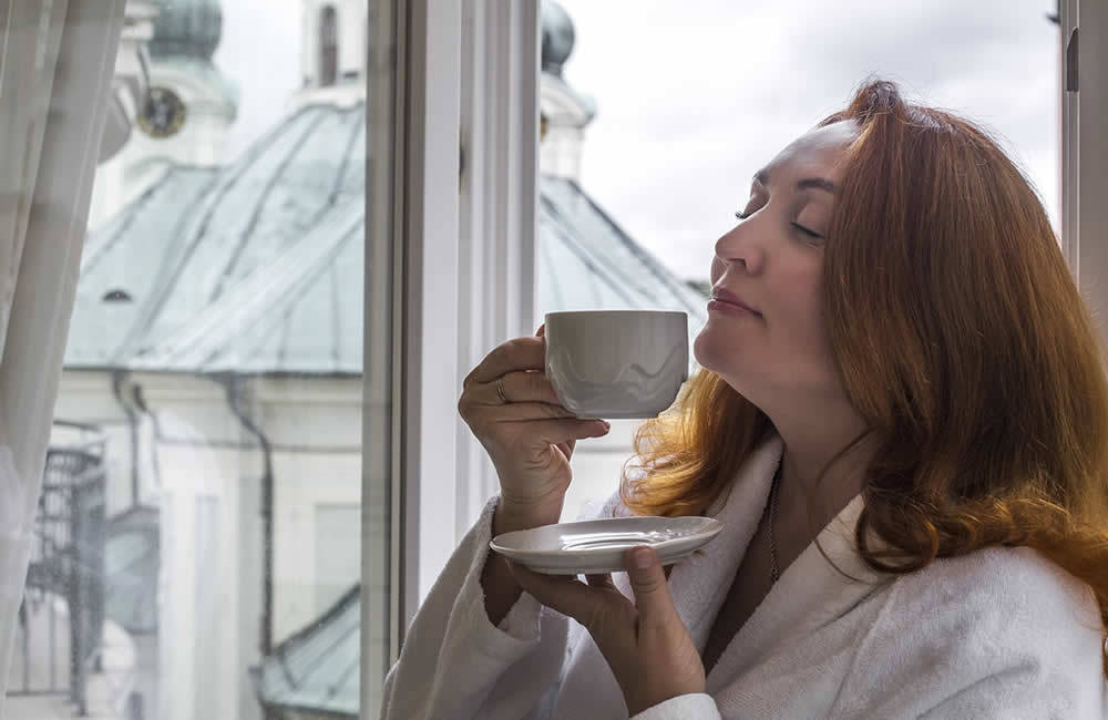 podzimni_nirvana_dama,salek_caje_okno_s